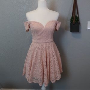 B SMART OFF THE SHOULDER LACE DRESS SIZE 9